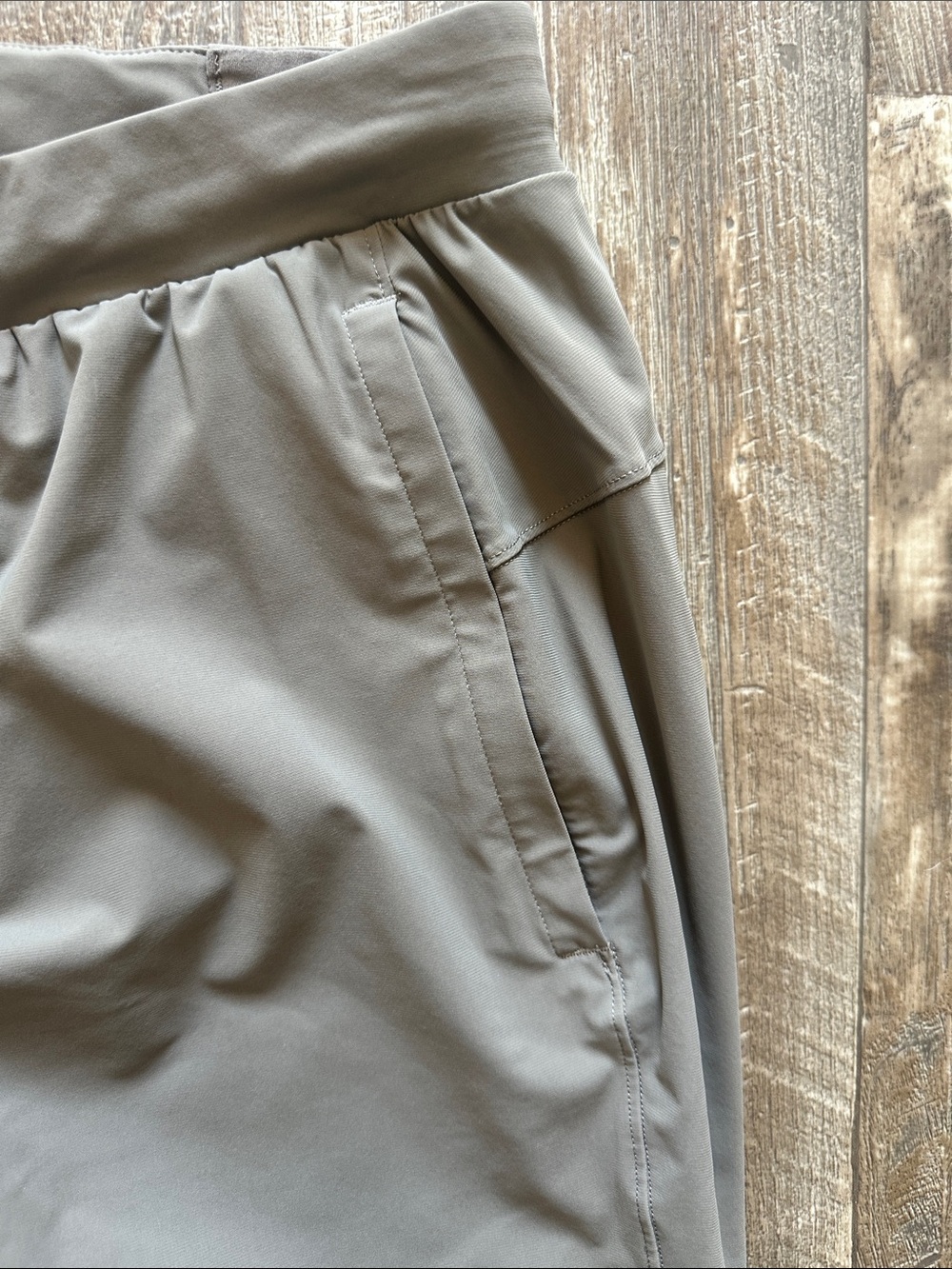 lululemon athletica Men's Gray Jogger Pants - Picture 3 of 8